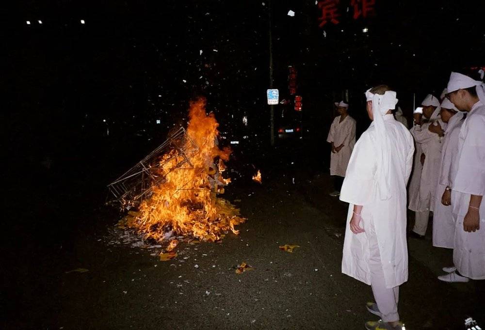 天顺娱乐登录：在闽南，我们用葬礼“庆祝”死亡