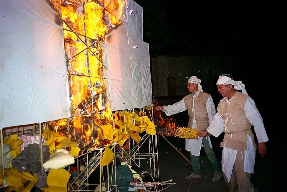 天顺娱乐登录：在闽南，我们用葬礼“庆祝”死亡