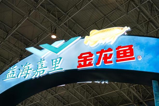 天顺娱乐官方:混装油罐车曾停靠中粮和金龙鱼的工厂,金龙鱼还在旁边生产预制菜